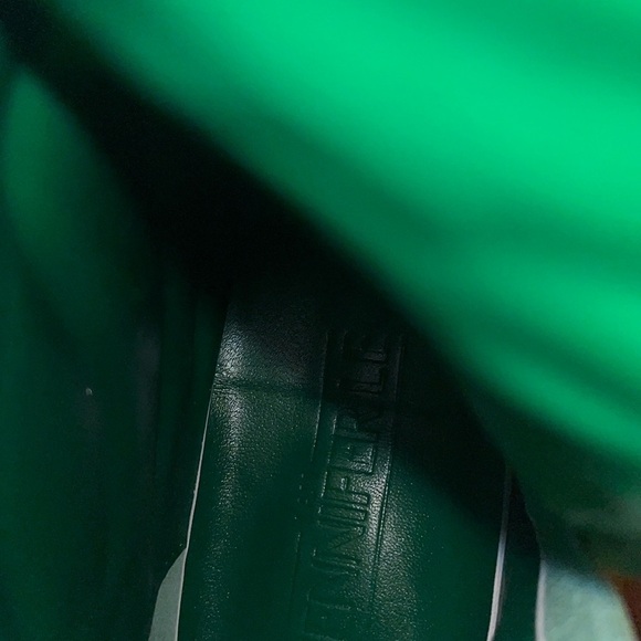 I am Jennifer Le tall puffy Kelly green boots full side zipper. Size 43 - Picture 10 of 14